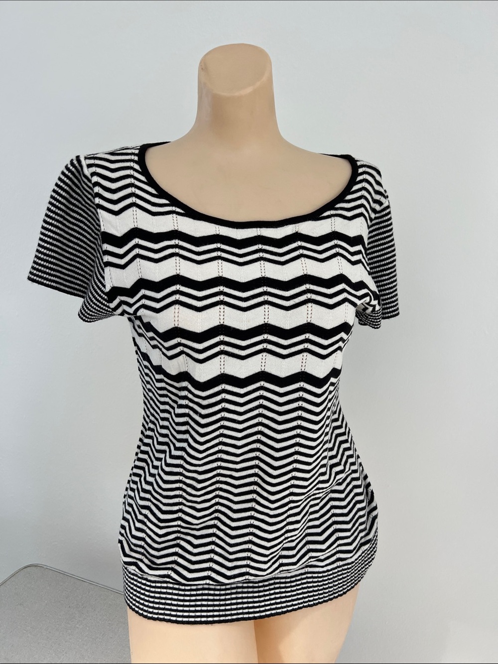 White House Black Market Black and White Chevron Short Sleeve Top